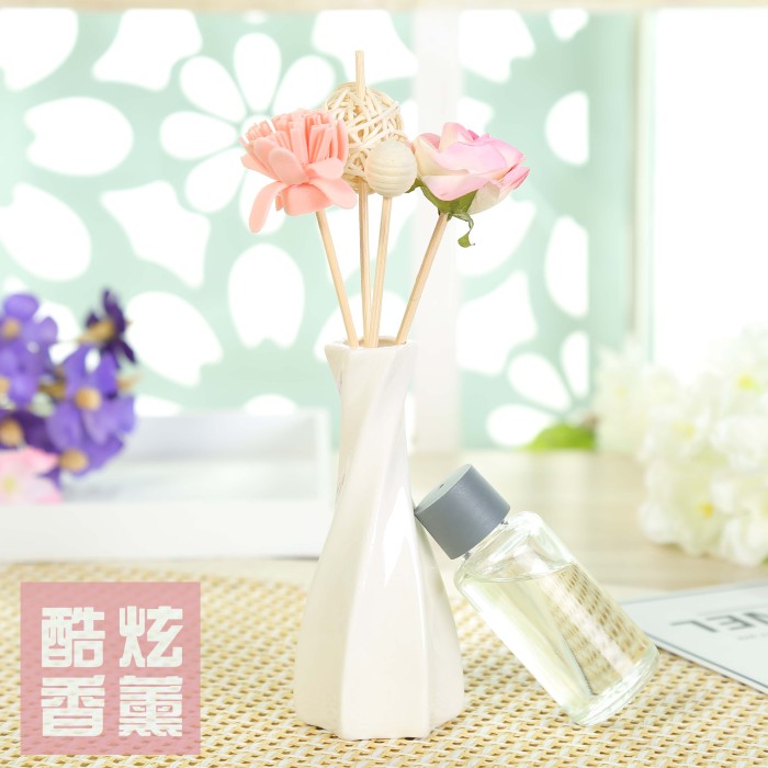 Golden Gift Set Glass Bottle Aroma Reed Diffuser Home Perfume With Rattan Sticks 
