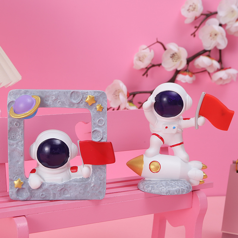 Space Trip Chuangyu Star Astronaut Hang Xiaoyu Blind Box Toy Doll Resin Craft Hand-Made Doll for Children Space Trip Chuangyu Star Astronaut Hang Xiaoyu Blind Box Toy Doll Resin Craft Hand-Made Doll for Children