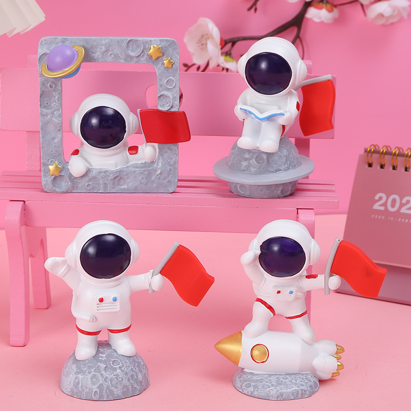 Space Trip Chuangyu Star Astronaut Hang Xiaoyu Blind Box Toy Doll Resin Craft Hand-Made Doll for Children Space Trip Chuangyu Star Astronaut Hang Xiaoyu Blind Box Toy Doll Resin Craft Hand-Made Doll for Children