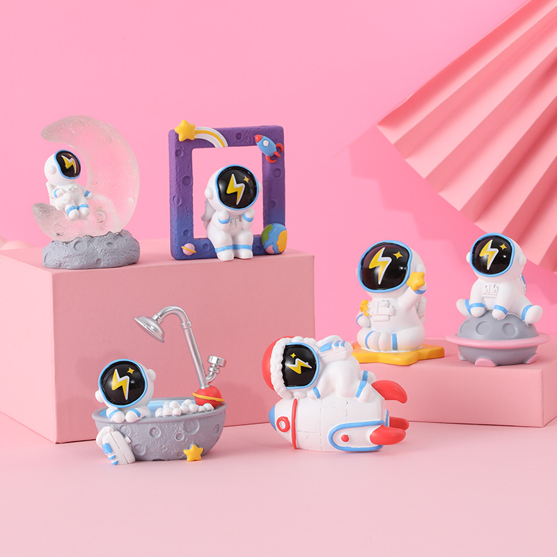 Space Trip Chuangyu Star Astronaut Hang Xiaoyu Blind Box Toy Doll Resin Craft Hand-Made Doll for Children Space Trip Chuangyu Star Astronaut Hang Xiaoyu Blind Box Toy Doll Resin Craft Hand-Made Doll for Children