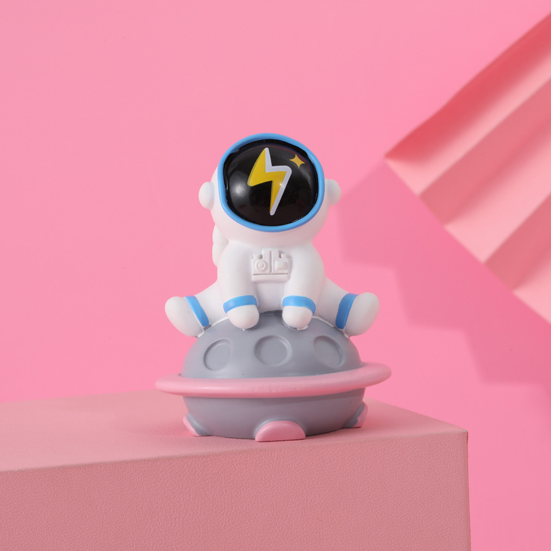 Space Trip Chuangyu Star Astronaut Hang Xiaoyu Blind Box Toy Doll Resin Craft Hand-Made Doll for Children Space Trip Chuangyu Star Astronaut Hang Xiaoyu Blind Box Toy Doll Resin Craft Hand-Made Doll for Children