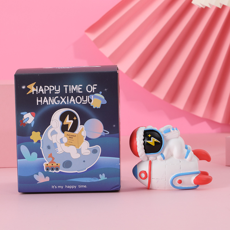 Space Trip Chuangyu Star Astronaut Hang Xiaoyu Blind Box Toy Doll Resin Craft Hand-Made Doll for Children Space Trip Chuangyu Star Astronaut Hang Xiaoyu Blind Box Toy Doll Resin Craft Hand-Made Doll for Children