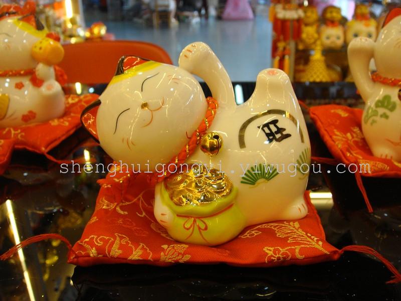 The cat cat cat ceramic Feng Shui Fortune Cat ornaments business gifts