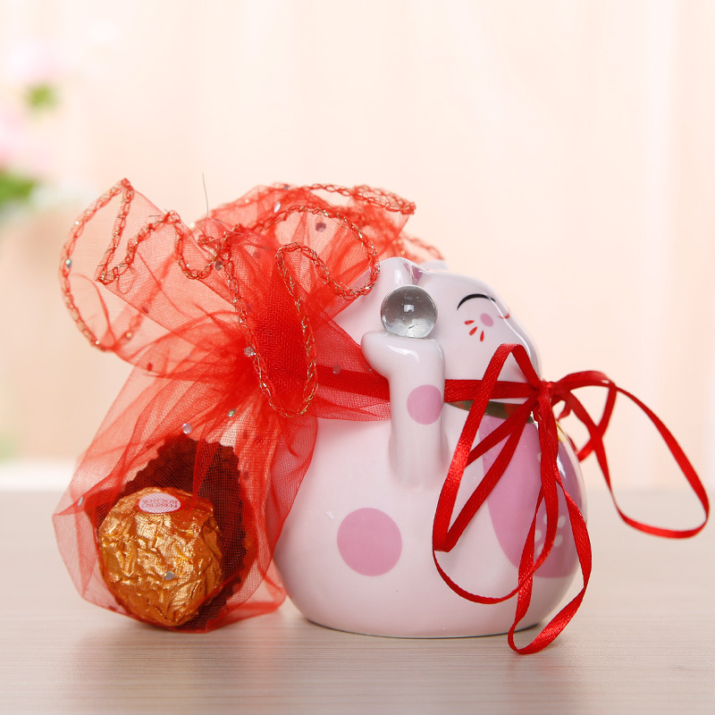 Creative European Wedding fortune cat happy candy box Creative European Wedding with hand gift baby full moon company return gift box