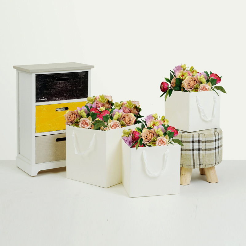 Spot wholesale kraft flowers gift bag environmental gift box packaging bag can be gift logo square bottom handbag Spot wholesale kraft flowers gift bag environmental gift box packaging bag can be gift logo square bottom handbag