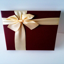 Christmas apple box wedding gift box with hand gift box European portable wedding candy box packaging wholesale Christmas apple box wedding gift box with hand gift box European portable wedding candy box packaging wholesale