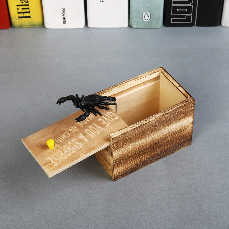 A wooden box full of Pranks toy Douyin bug box scary scary box