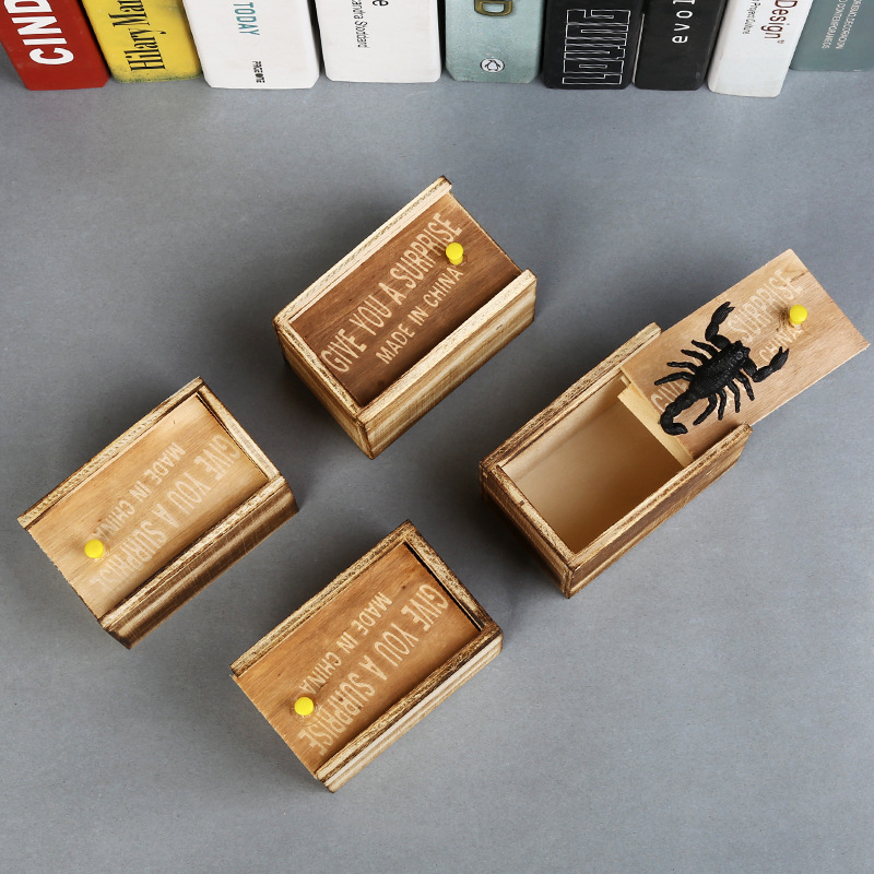 A wooden box full of Pranks toy Douyin bug box scary scary box
