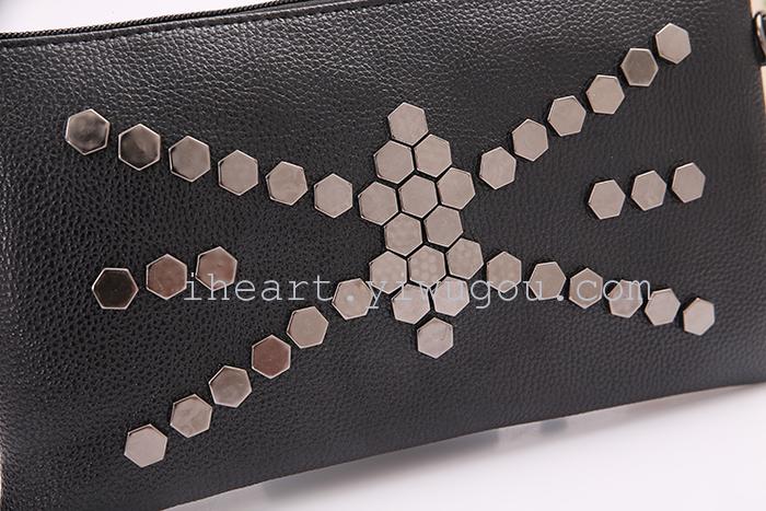 V six M word edge rivet bag