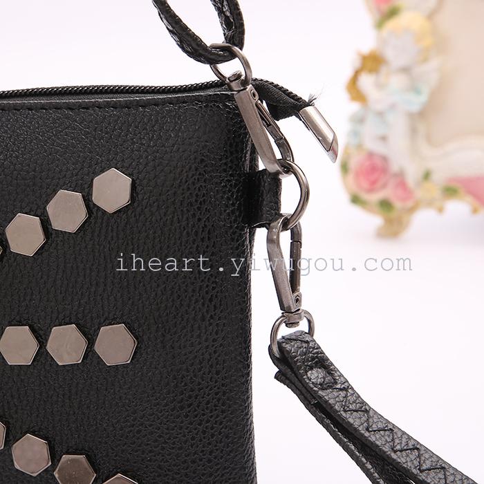 V six M word edge rivet bag
