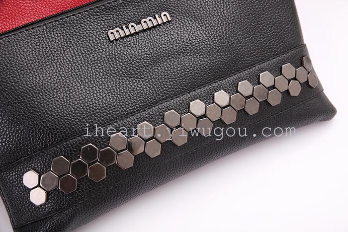 The six side of the bottom row rivet bag