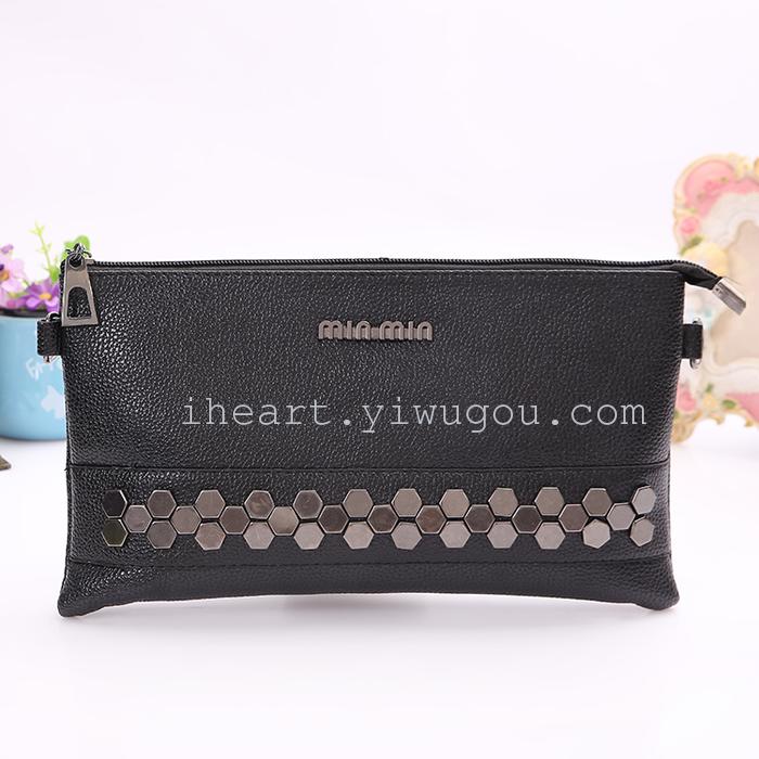 The six side of the bottom row rivet bag