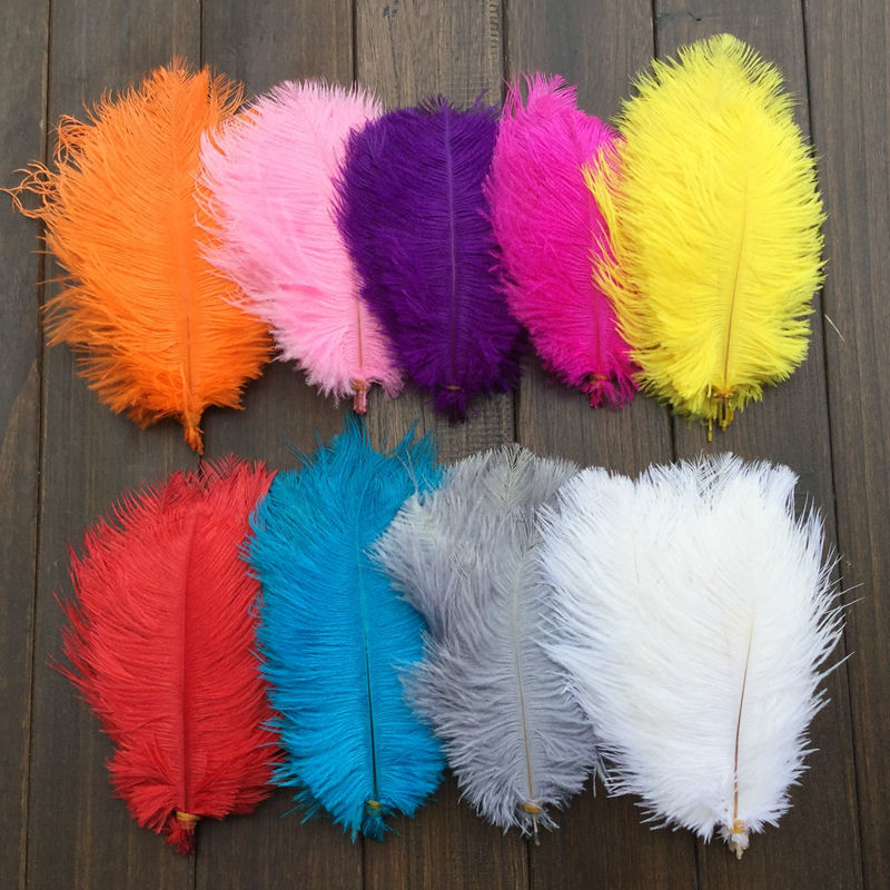 The wedding table flower decoration in The window of Natural Ostrich Feather Hotel in South Africa can be dyed Ostrich hair wholesale 15-20cm
