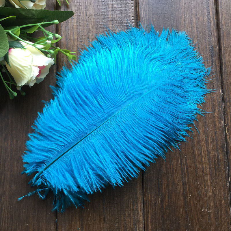 The wedding table flower decoration in The window of Natural Ostrich Feather Hotel in South Africa can be dyed Ostrich hair wholesale 15-20cm