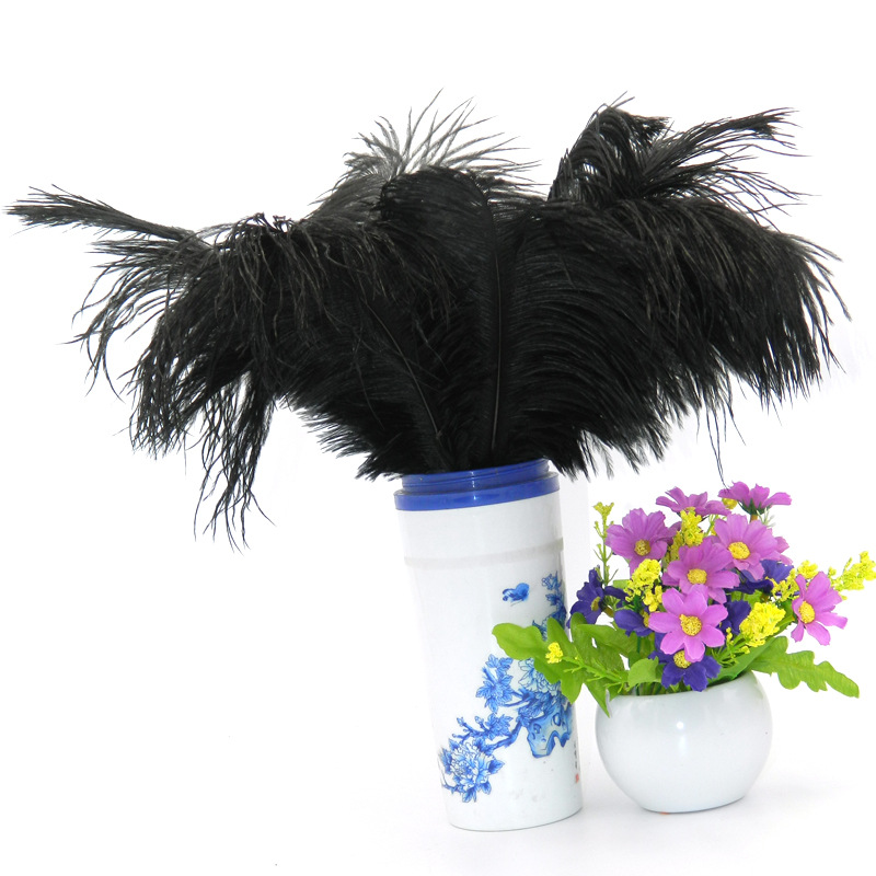 The wedding table flower decoration in The window of Natural Ostrich Feather Hotel in South Africa can be dyed Ostrich hair wholesale 15-20cm