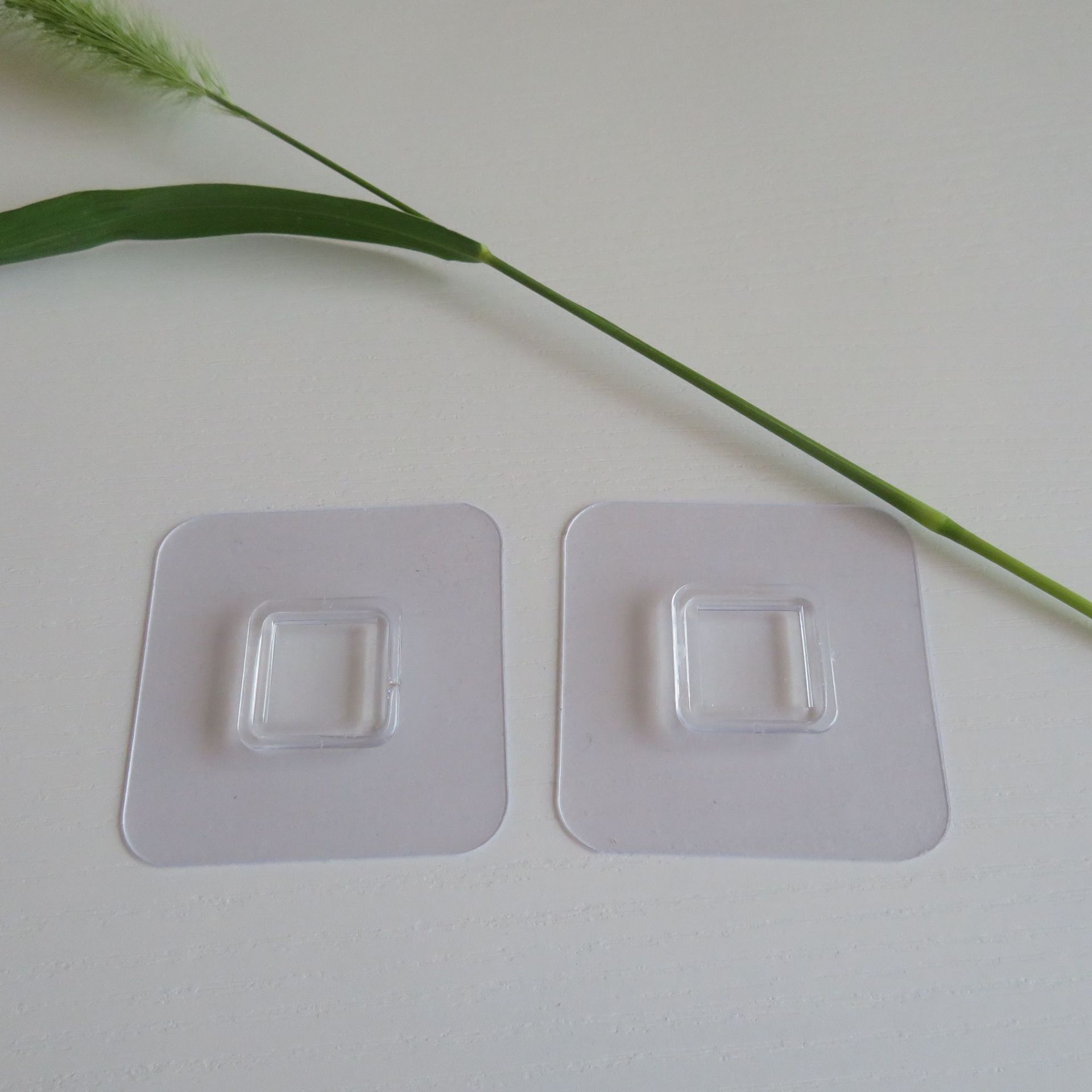 Customized Buckle Transparent Sticker Cylindrical Square Plastic Buckle Seamless Wall Sticker Paste Plastic Parts Storage Rack Accessories Manufacturer