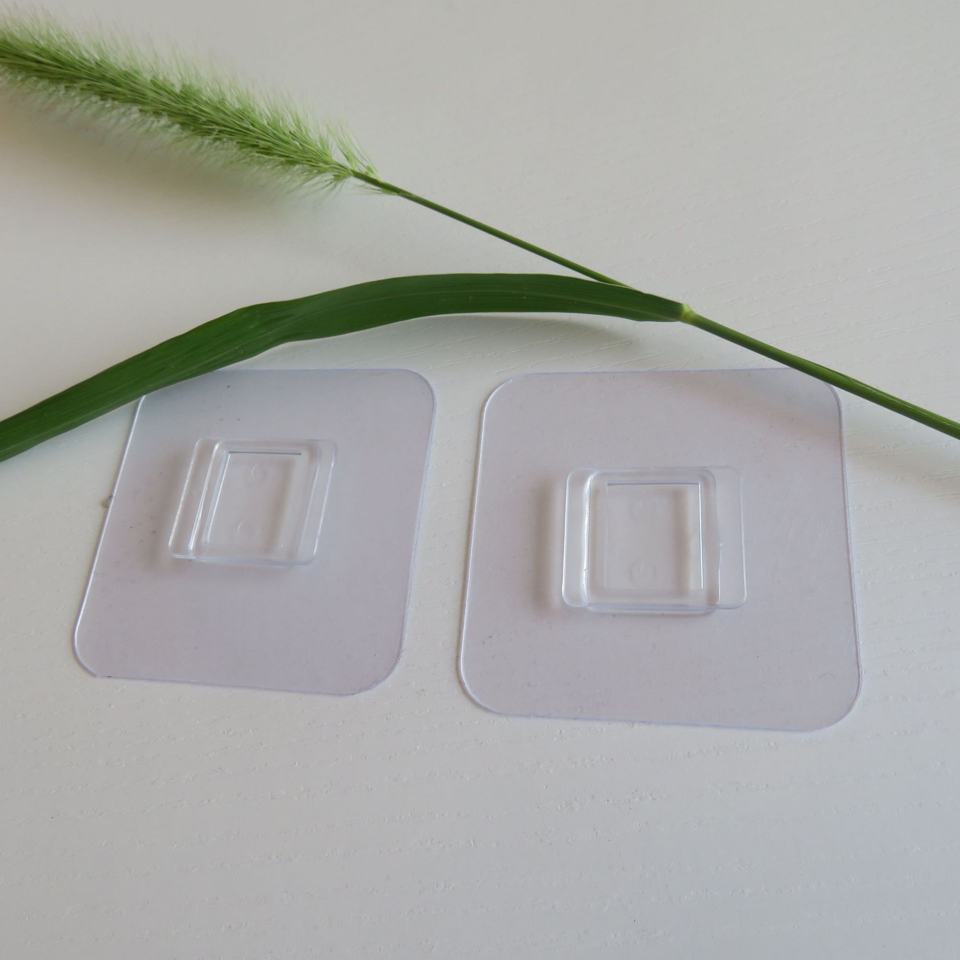 Customized Buckle Transparent Sticker Cylindrical Square Plastic Buckle Seamless Wall Sticker Paste Plastic Parts Storage Rack Accessories Manufacturer Customized Buckle Transparent Sticker Cylindrical Square Plastic Buckle Seamless Wall Sticker Paste Plastic Parts Storage Rack Accessories Manufacturer
