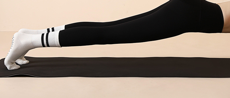Wholesale Winter Long Non-Slip Yoga Socks Non-Slip Mid-Calf Women's Pilates Socks High Professional Thickened Warm Wholesale Winter Long Non-Slip Yoga Socks Non-Slip Mid-Calf Women's Pilates Socks High Professional Thickened Warm
