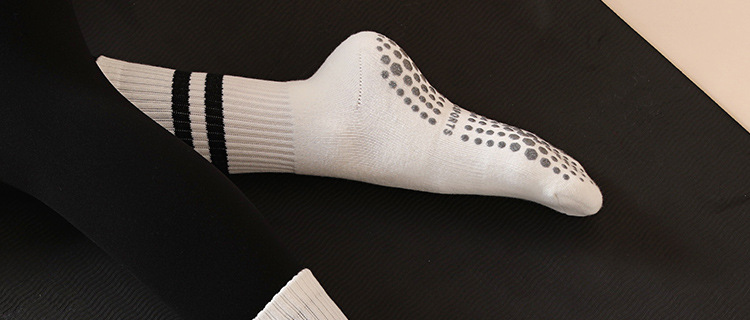 Wholesale Winter Long Non-Slip Yoga Socks Non-Slip Mid-Calf Women's Pilates Socks High Professional Thickened Warm Wholesale Winter Long Non-Slip Yoga Socks Non-Slip Mid-Calf Women's Pilates Socks High Professional Thickened Warm