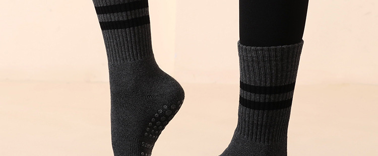 Wholesale Winter Long Non-Slip Yoga Socks Non-Slip Mid-Calf Women's Pilates Socks High Professional Thickened Warm Wholesale Winter Long Non-Slip Yoga Socks Non-Slip Mid-Calf Women's Pilates Socks High Professional Thickened Warm