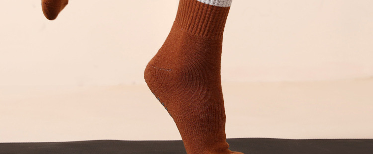 Wholesale Winter Long Non-Slip Yoga Socks Non-Slip Mid-Calf Women's Pilates Socks High Professional Thickened Warm Wholesale Winter Long Non-Slip Yoga Socks Non-Slip Mid-Calf Women's Pilates Socks High Professional Thickened Warm