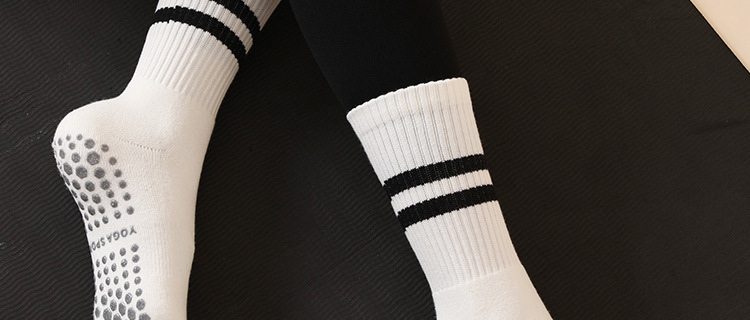 Wholesale Winter Long Non-Slip Yoga Socks Non-Slip Mid-Calf Women's Pilates Socks High Professional Thickened Warm Wholesale Winter Long Non-Slip Yoga Socks Non-Slip Mid-Calf Women's Pilates Socks High Professional Thickened Warm