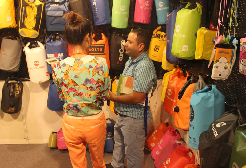 Polyester Waterproof Bag Shoulder Waterproof Bucket Bag Waterproof Bag Lightweight Drifting Bag Currently Available Polyester Waterproof Bag Shoulder Waterproof Bucket Bag Waterproof Bag Lightweight Drifting Bag Currently Available