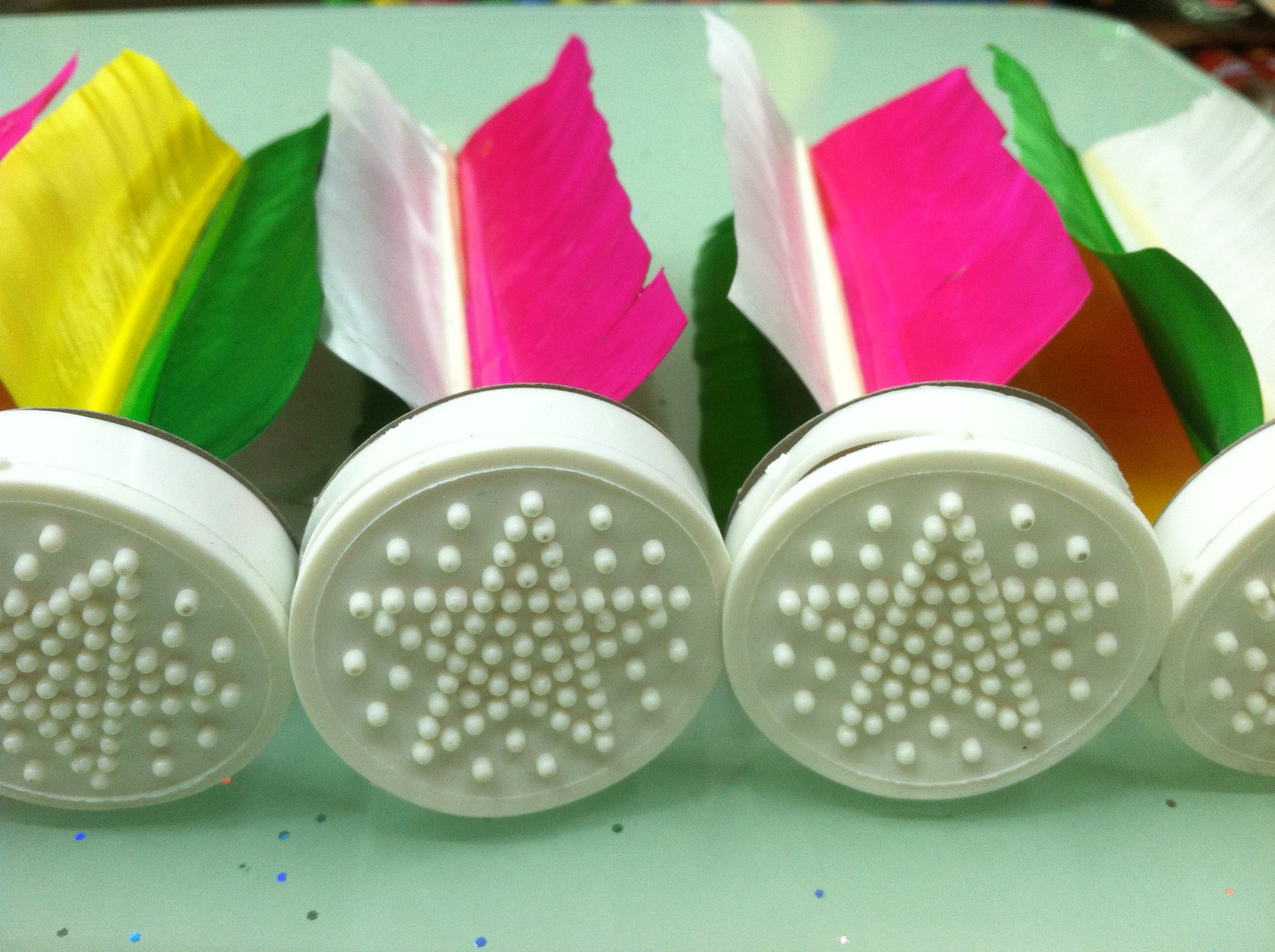 Goose feather shuttlecock tendon is more resistant to play color feather goose special shuttlecock wholesale Goose feather shuttlecock tendon is more resistant to play color feather goose special shuttlecock wholesale