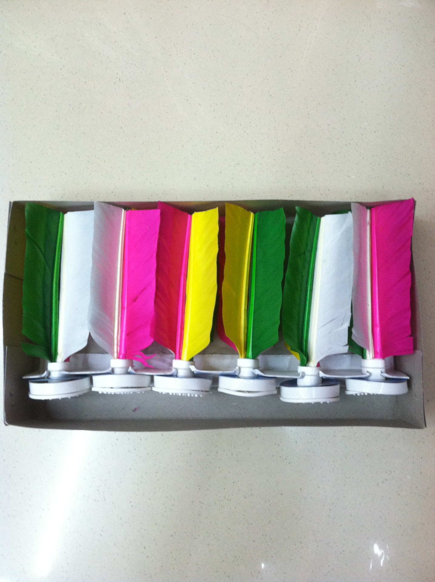 Goose feather shuttlecock tendon is more resistant to play color feather goose special shuttlecock wholesale Goose feather shuttlecock tendon is more resistant to play color feather goose special shuttlecock wholesale