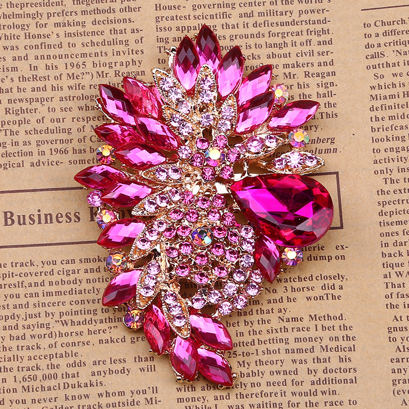 Africa&#039;s best-selling brooch color glass large glass brooch crystal glass brooch corsage clothing accessories