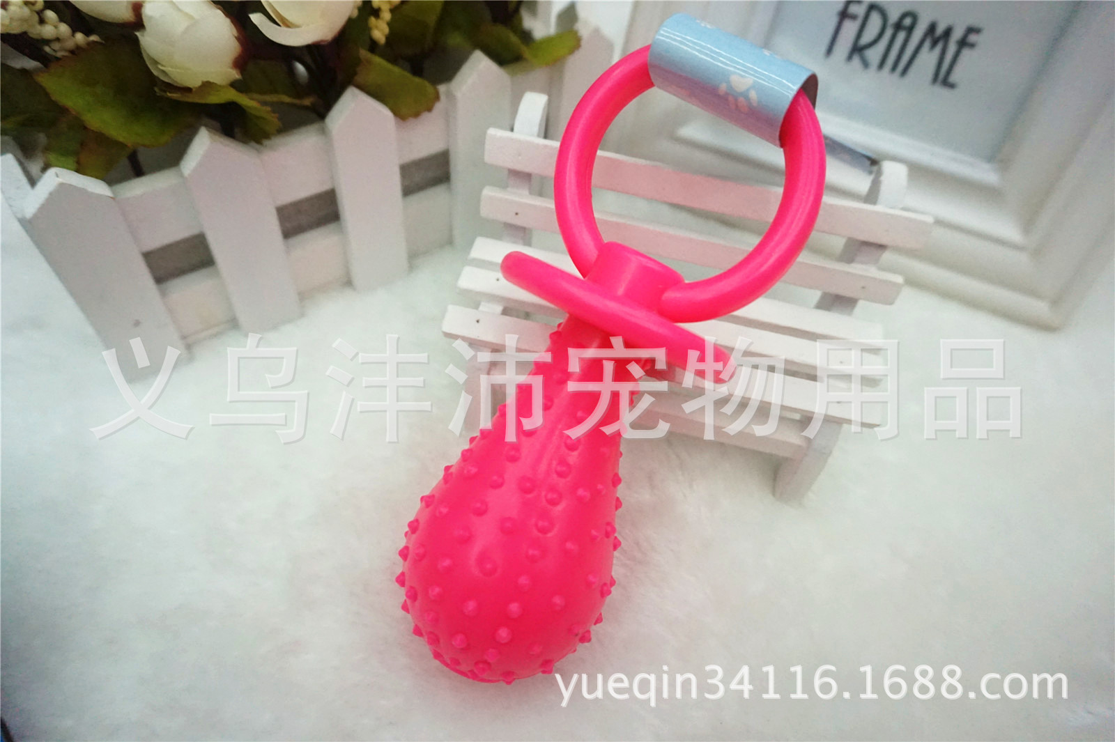Dog toys and pacifiers containing ring pet toy bite-resistant premium rubber pet chew toys