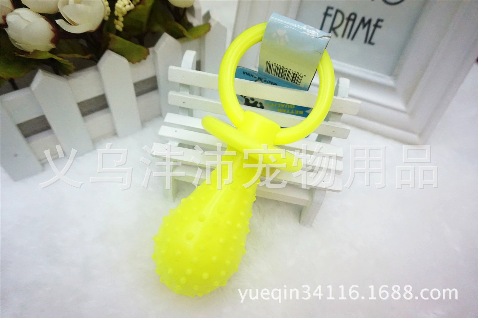 Dog toys and pacifiers containing ring pet toy bite-resistant premium rubber pet chew toys