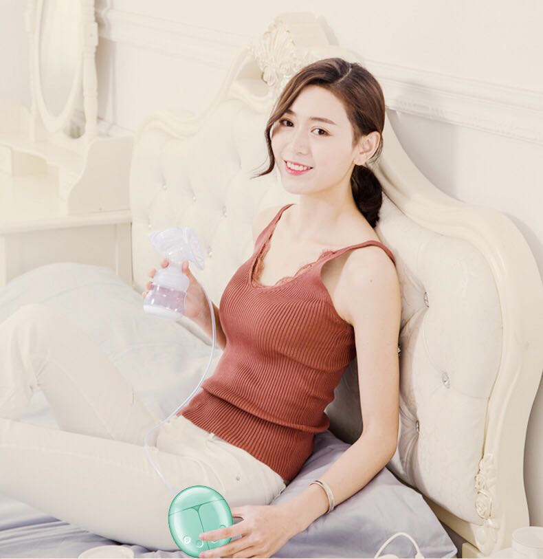An automatic breast pump that works well with the electric breast pump of the Beetle