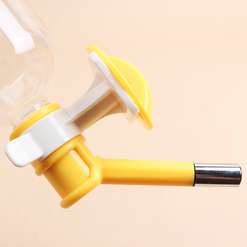 Zhonbao pet automatic drinking water bottle dog feed water dog supplies wholesale.