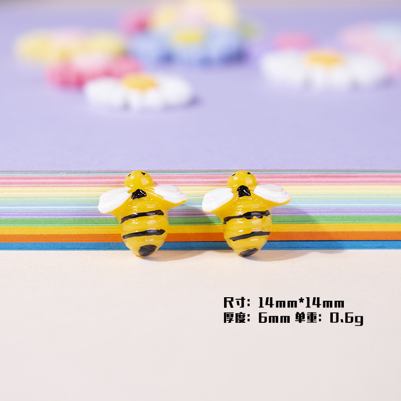 Resin Accessories Cartoon Bee Headdress DIY Ornament Accessories Barrettes Cream Epoxy Phone Shell Stickers Resin Accessories Cartoon Bee Headdress DIY Ornament Accessories Barrettes Cream Epoxy Phone Shell Stickers