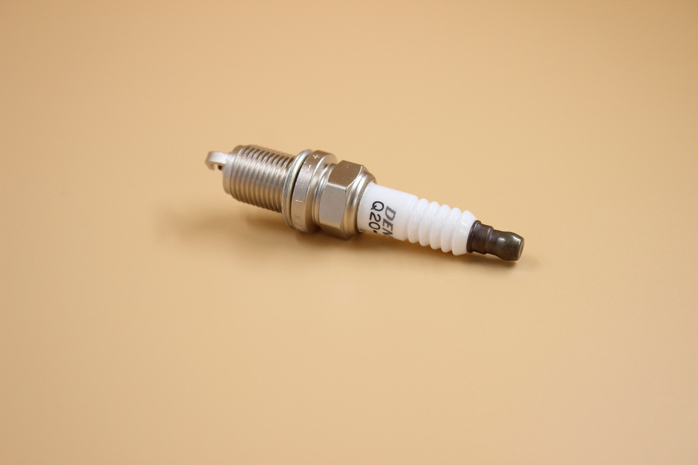 Toyota spark plug 90919-yzzac Q20U-11