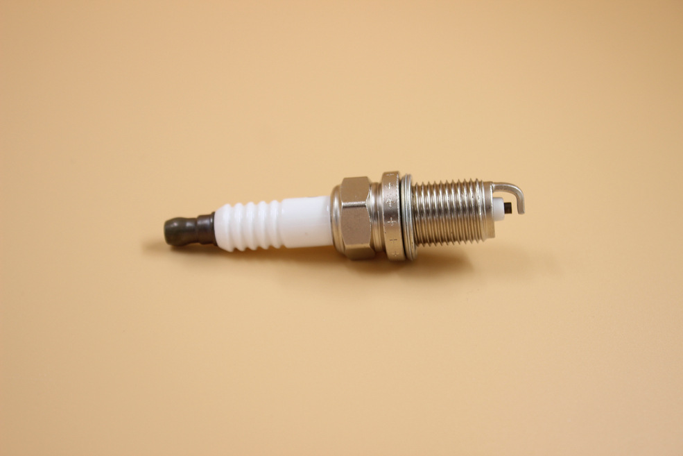 Toyota spark plug 90919-yzzac Q20U-11