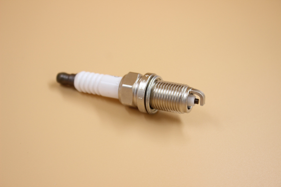 Toyota spark plug 90919-yzzac Q20U-11