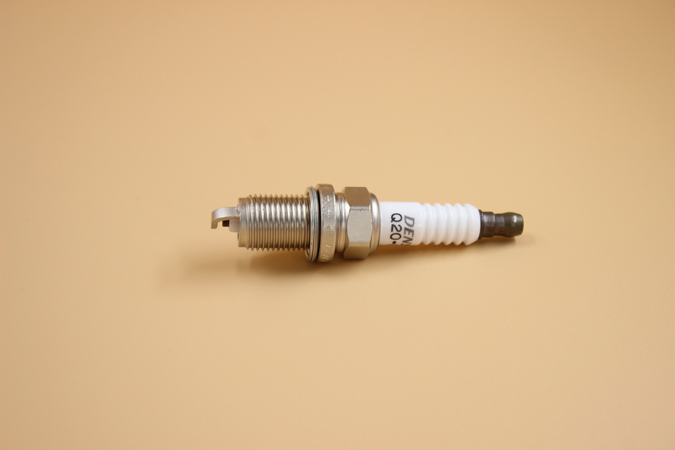 Toyota spark plug 90919-yzzac Q20U-11