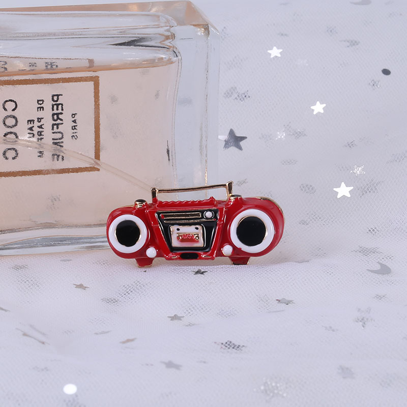 Hot new creative retro retro radio brooch alloy drip oil recorder simple fashion accessories Hot new creative retro retro radio brooch alloy drip oil recorder simple fashion accessories