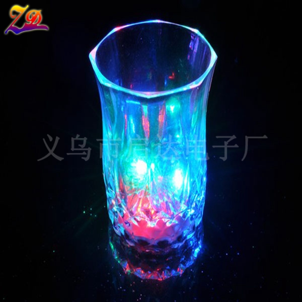 Factory direct LED luminous cup flash cup cup of pineapple cup Factory direct LED luminous cup flash cup cup of pineapple cup