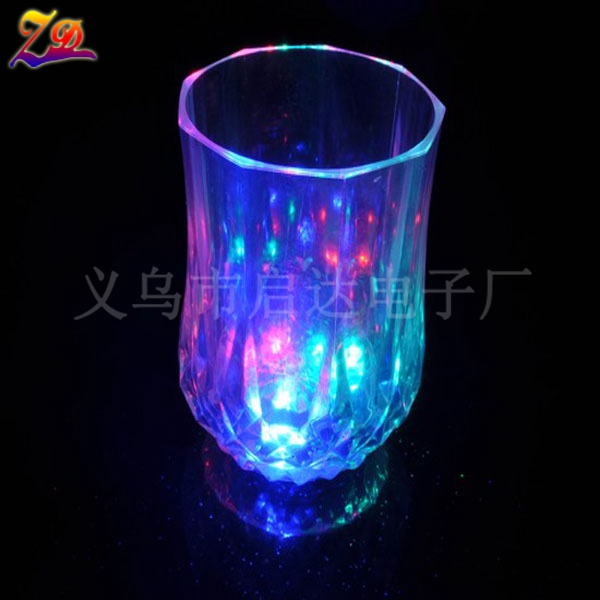 Factory direct LED luminous cup flash cup cup of pineapple cup Factory direct LED luminous cup flash cup cup of pineapple cup