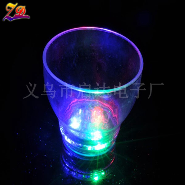 Factory direct LED luminous cup flash cup cup of pineapple cup Factory direct LED luminous cup flash cup cup of pineapple cup