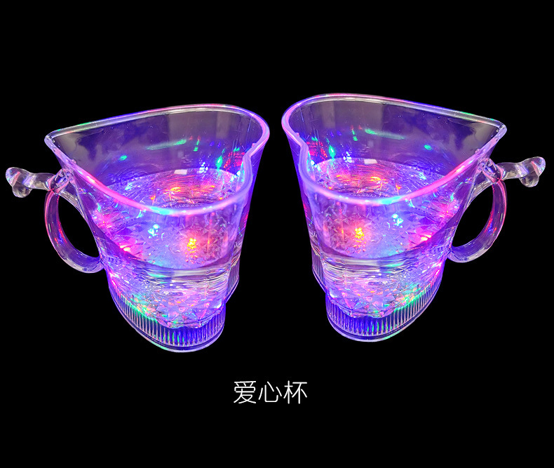 Factory Direct Sales Luminous Love Cup Beer Steins Pineapple Cup Luminous Gift Led Water Sensing Luminous Cup Toy Factory Direct Sales Luminous Love Cup Beer Steins Pineapple Cup Luminous Gift Led Water Sensing Luminous Cup Toy