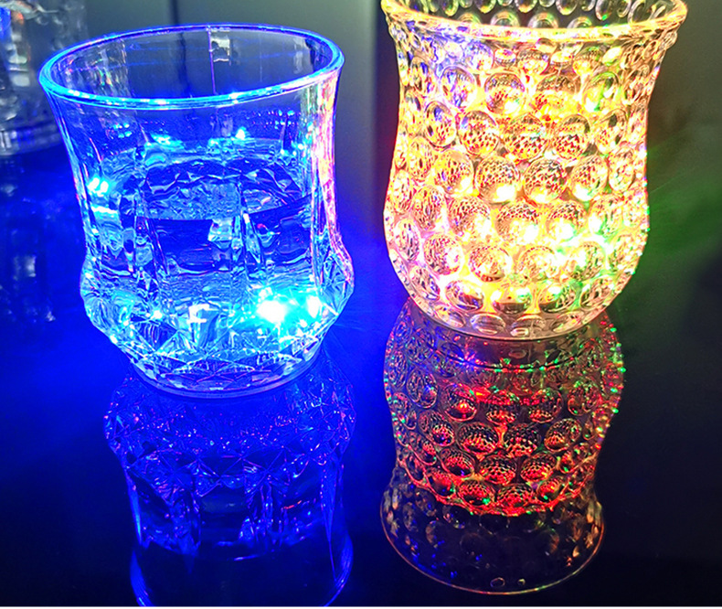 Factory Direct Sales Luminous Love Cup Beer Steins Pineapple Cup Luminous Gift Led Water Sensing Luminous Cup Toy Factory Direct Sales Luminous Love Cup Beer Steins Pineapple Cup Luminous Gift Led Water Sensing Luminous Cup Toy