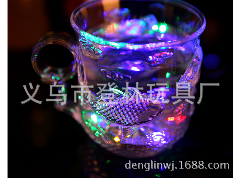 Sensing pineapple glass Christmas Champagne tower bar party supplies new strange luminous cup fish cup Sensing pineapple glass Christmas Champagne tower bar party supplies new strange luminous cup fish cup