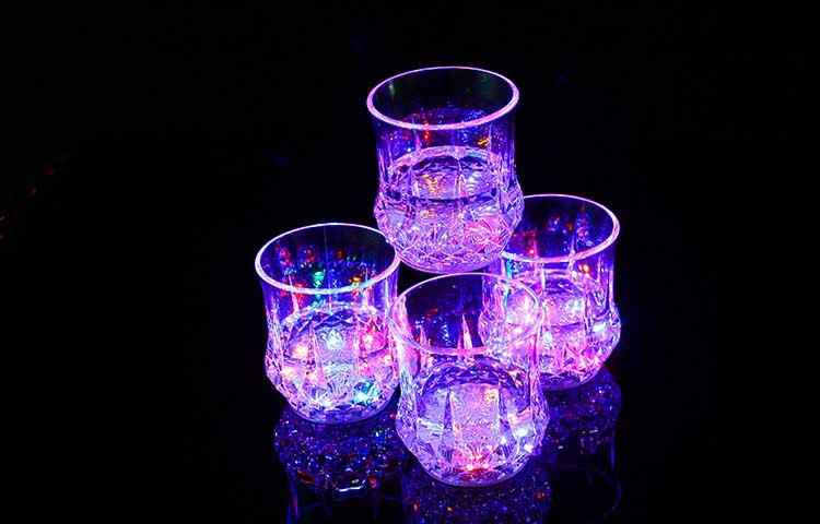 Internet Celebrity New Teqi Luminous Cup Led into the Water Bright Diamond Cup Pineapple Cup Bar KTV Beer Cup Internet Celebrity New Teqi Luminous Cup Led into the Water Bright Diamond Cup Pineapple Cup Bar KTV Beer Cup