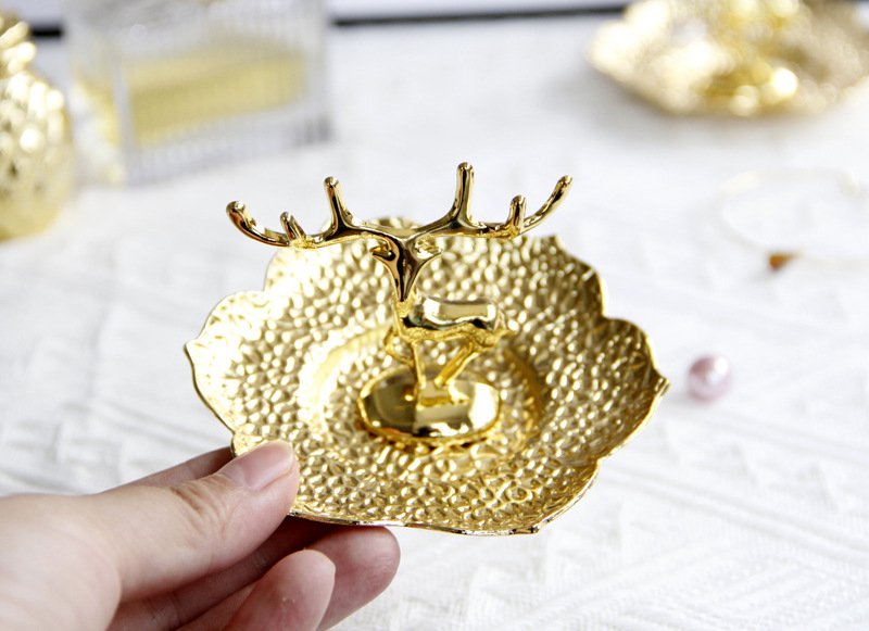 INS Nordic Style Golden Reindeer Jewelry Plate Metal Middle East Arabic Ring Metal Deer INS Nordic Style Golden Reindeer Jewelry Plate Metal Middle East Arabic Ring Metal Deer
