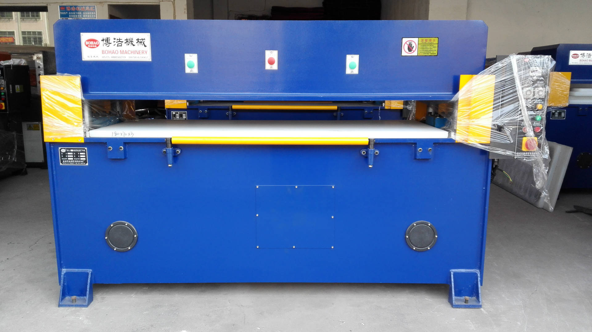 Manufacturers direct luggage gloves clothing plush toys crafts industry blanking machine cutting machine Manufacturers direct luggage gloves clothing plush toys crafts industry blanking machine cutting machine