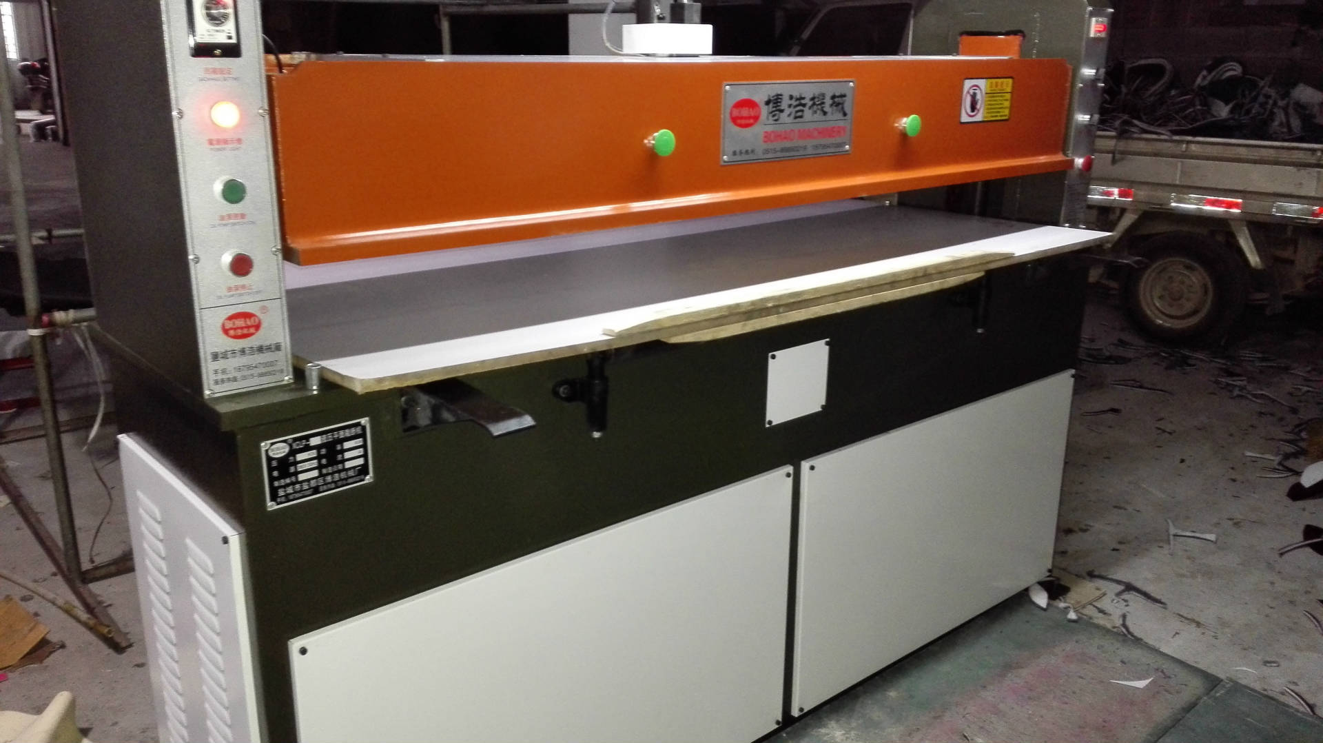 Manufacturer's direct supply plane cutting machine processing customized pearl cotton blister plane cutting machine